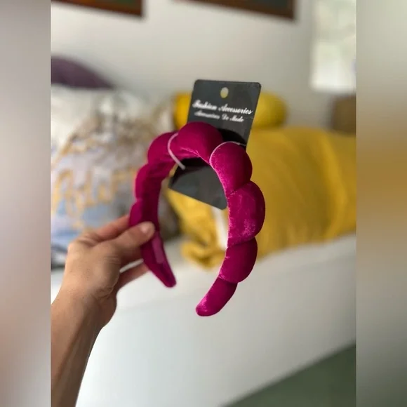 (Add to bundle for $5!) Pink/black velvet, wash headband, beautiful colour o/s - Picture 5 of 8